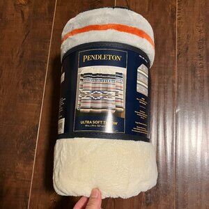 *NEW* Pendleton Plush Throw - 50" x 60" - Saltillo Stripe